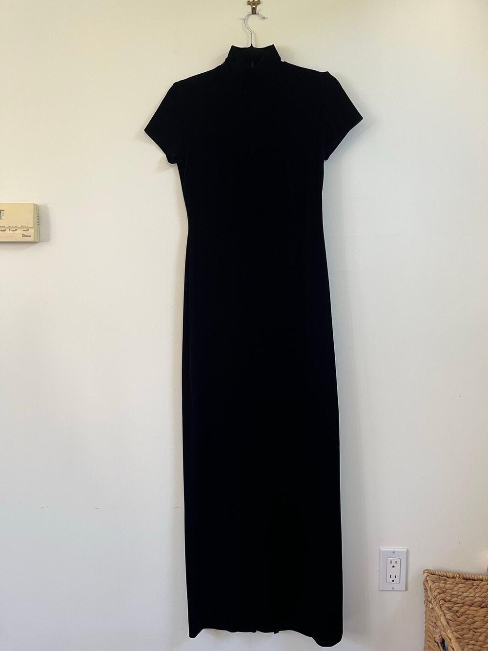 VTG AJ Bari Black Velvet Maxi Dress Mock Neck Short Sleeve Goth Gown 90s Size 4